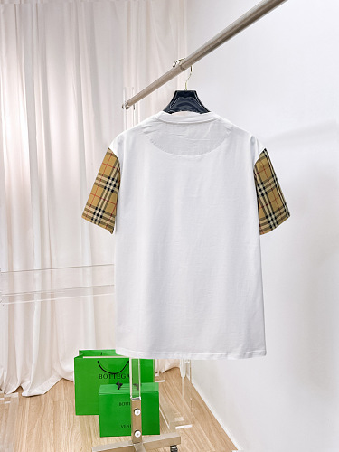 חולצת טי Burberry עם שרוולי משבצות בשני גוונים 18