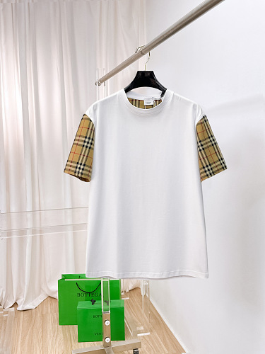 חולצת טי Burberry עם שרוולי משבצות בשני גוונים 19