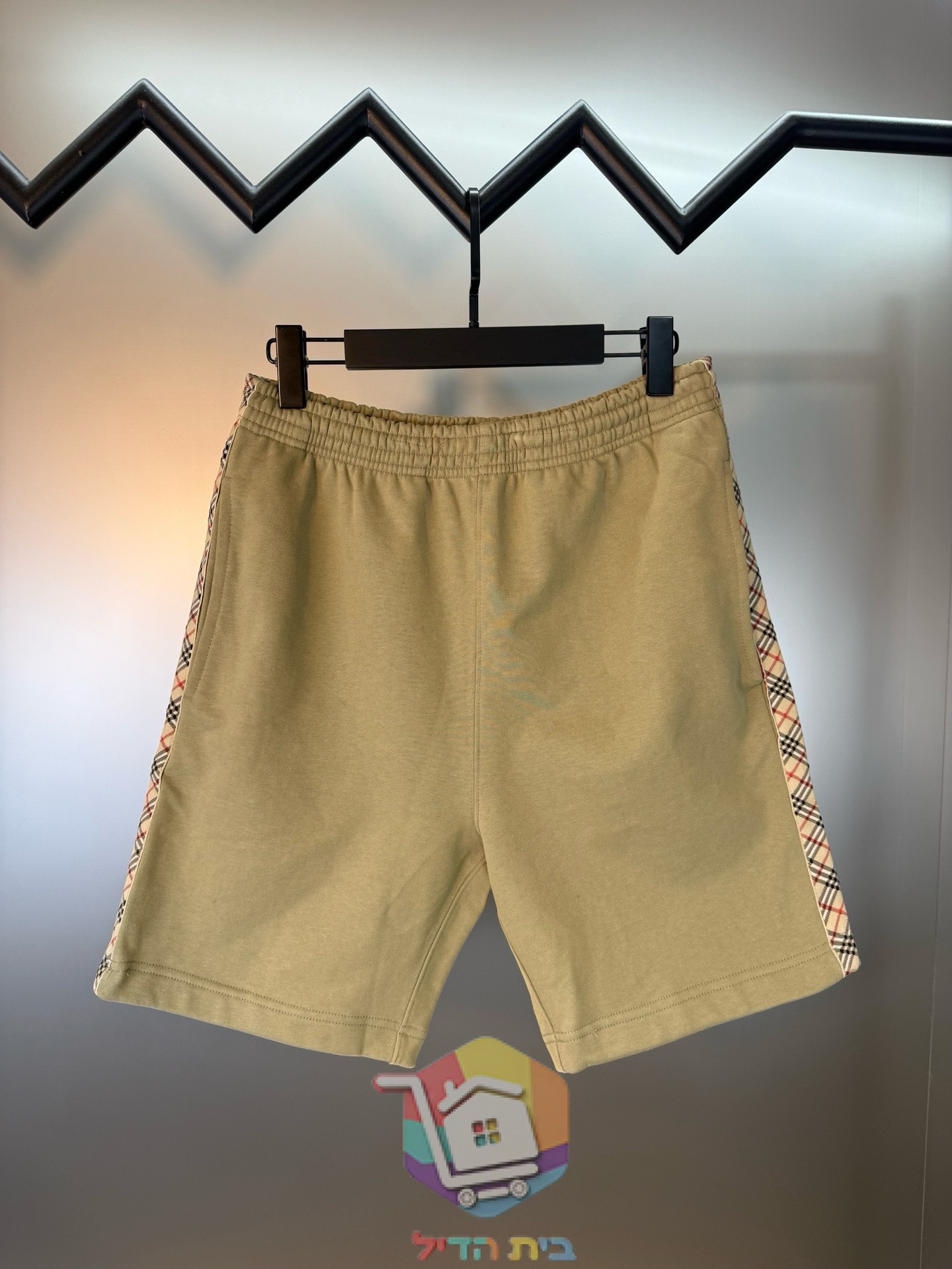 מכנסיים קצרים Burberry עם צד משובץ