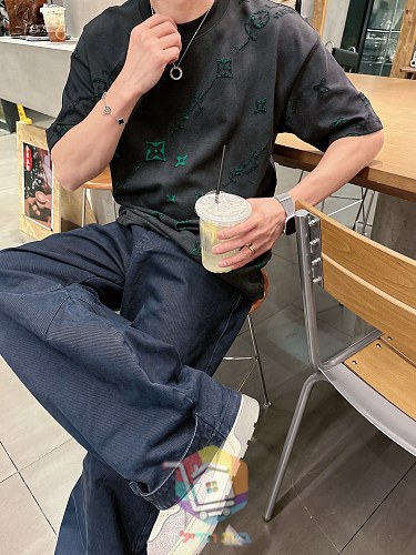 חולצת טי Louis Vuitton עם מונוגרם 9