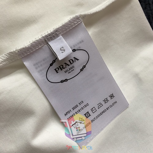 חולצת טי PRADA עם רקמת PRADA MILANO 11