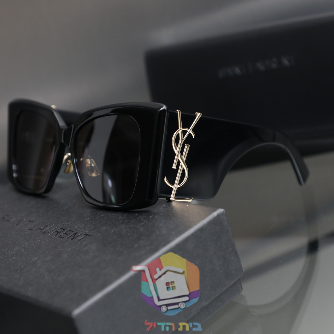 משקפי שמש Saint Laurent עם לוגו YSL על הזרוע