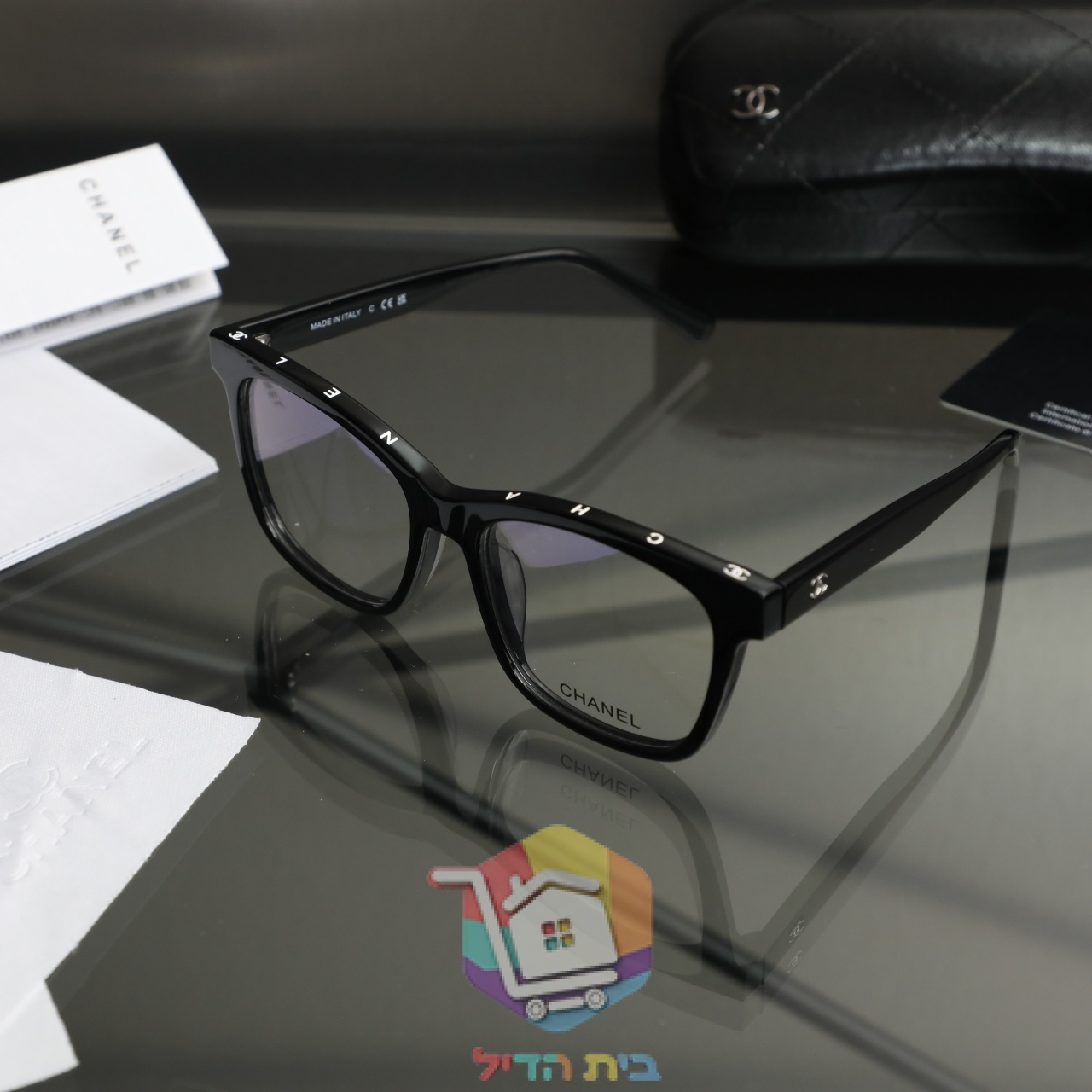 משקפי ראייה Chanel במסגרת מרובעת