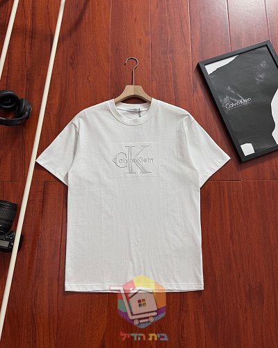 חולצת טי Calvin Klein Jeans עם מונוגרם CK 7