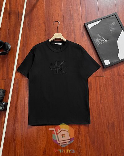 חולצת טי Calvin Klein Jeans עם מונוגרם CK 8