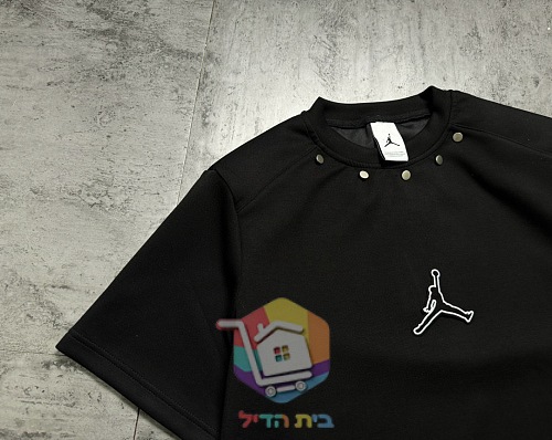 חולצת טי Jordan עם לוגו Jumpman וניטים בצווארון 2