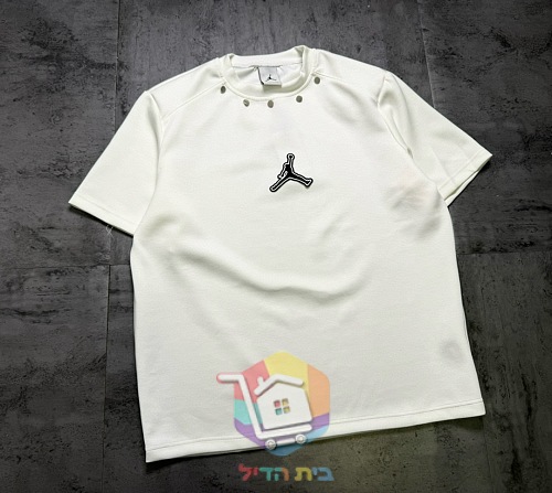 חולצת טי Jordan עם לוגו Jumpman וניטים בצווארון 8