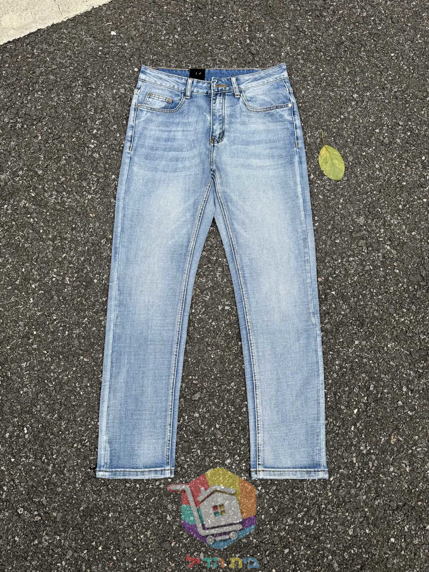 ג'ינס Calvin Klein Jeans בגזרה צרה בגוון כחול בהיר