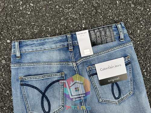ג'ינס Calvin Klein Jeans בגזרה צרה בגוון כחול בהיר 3