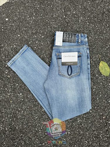 ג'ינס Calvin Klein Jeans בגזרה צרה בגוון כחול בהיר 10