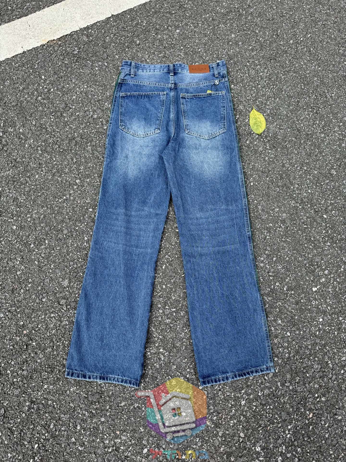 ג'ינס Gucci עם פס בצדדים בשני גוונים