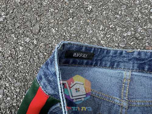 ג'ינס Gucci עם פס בצדדים בשני גוונים 4
