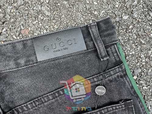 ג'ינס Gucci עם פס בצדדים בשני גוונים 12