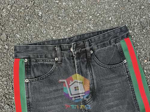 ג'ינס Gucci עם פס בצדדים בשני גוונים 18