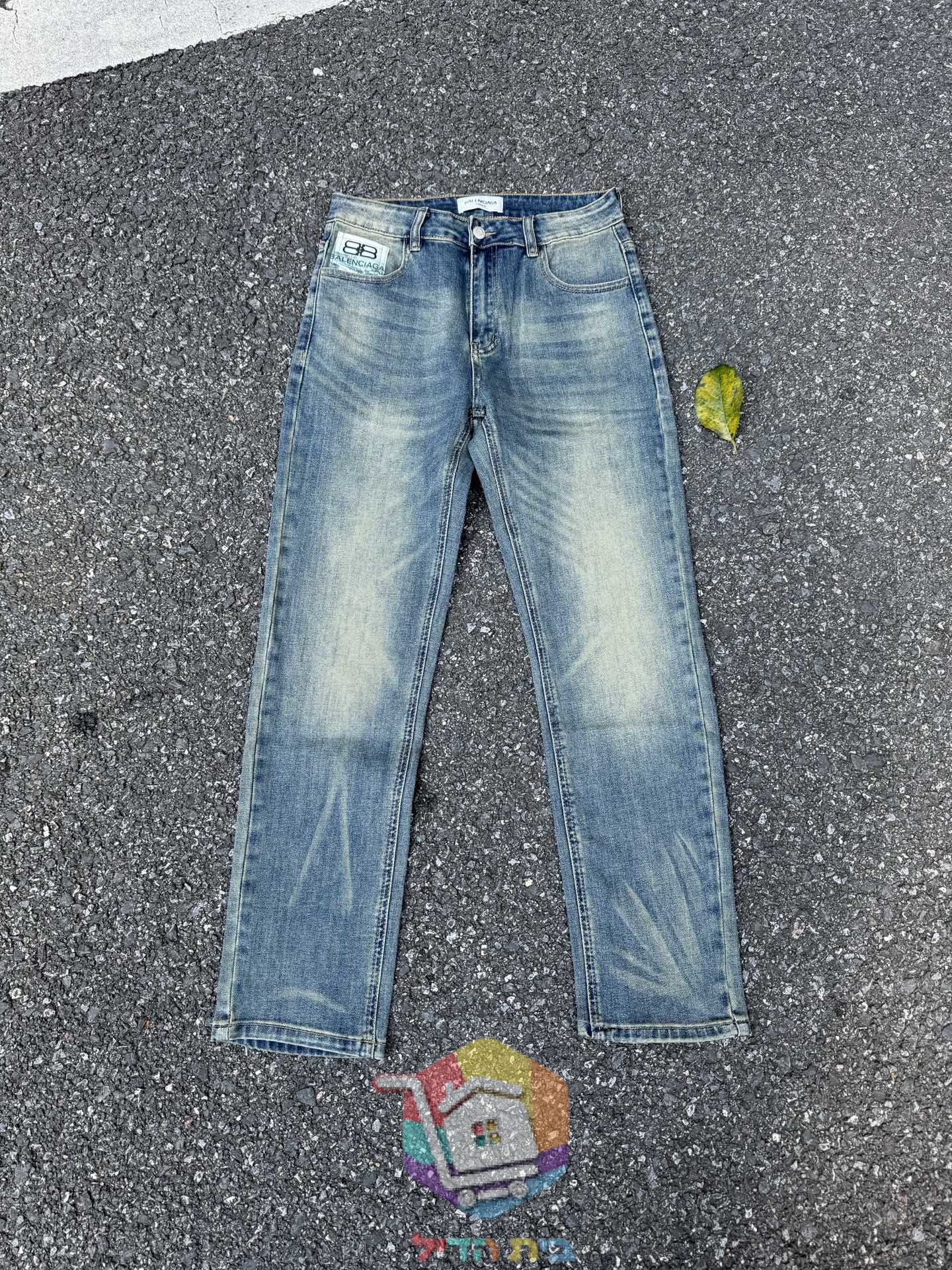 ג'ינס Balenciaga בגזרה ישרה שטופה