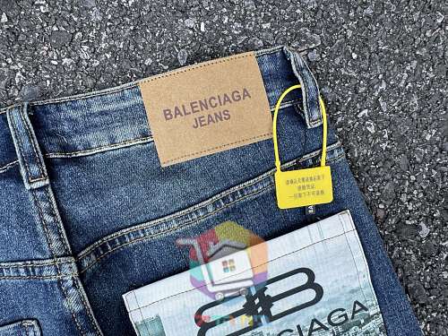 ג'ינס Balenciaga בגזרה ישרה שטופה 12
