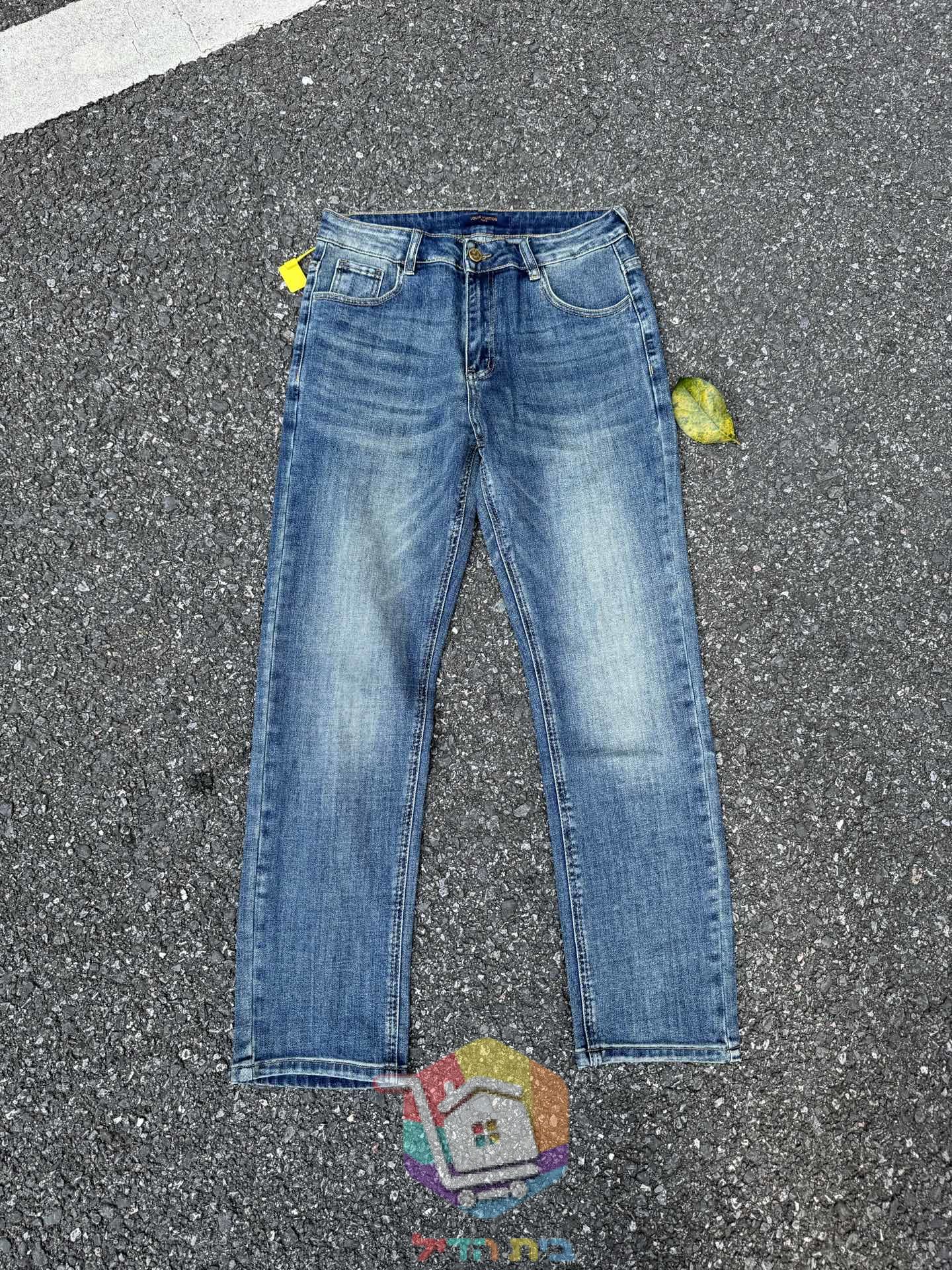 ג'ינס Louis Vuitton בגזרה ישרה שטופה