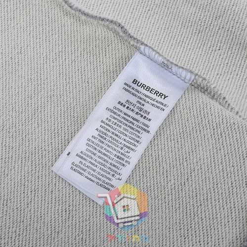 קפוצון Burberry עם שרוך משבצות בשני גוונים 2