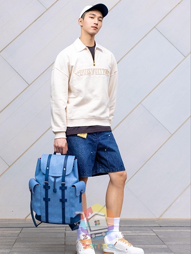 סווטשירט Louis Vuitton עם רוכסן קצר וצווארון לבן 6