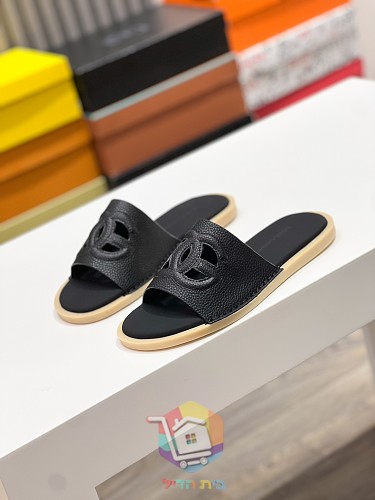 כפכפי Dolce & Gabbana בארבעה גוונים 3