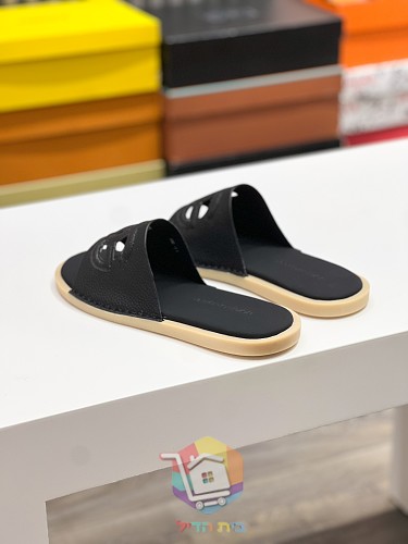 כפכפי Dolce & Gabbana בארבעה גוונים 4