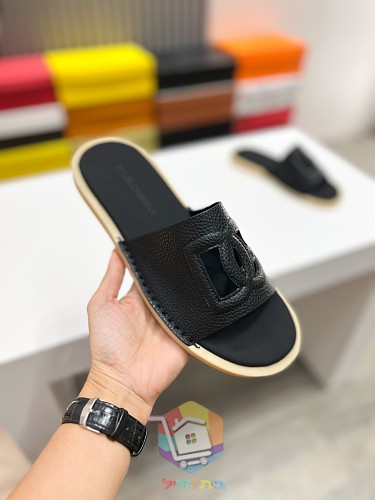 כפכפי Dolce & Gabbana בארבעה גוונים 6
