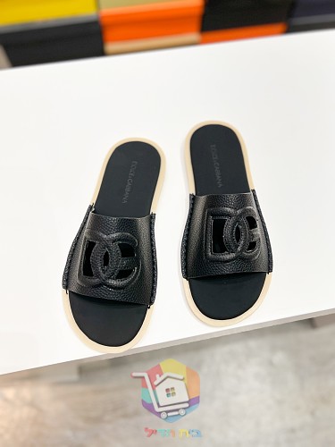כפכפי Dolce & Gabbana בארבעה גוונים 7