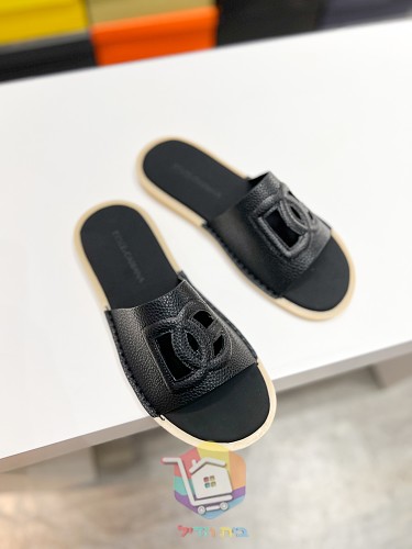 כפכפי Dolce & Gabbana בארבעה גוונים 8