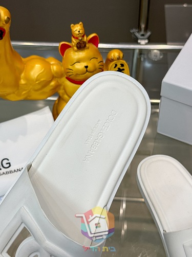 כפכפי Dolce & Gabbana בארבעה גוונים 9