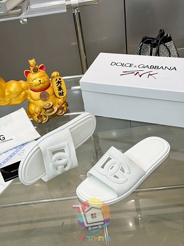 כפכפי Dolce & Gabbana בארבעה גוונים 10