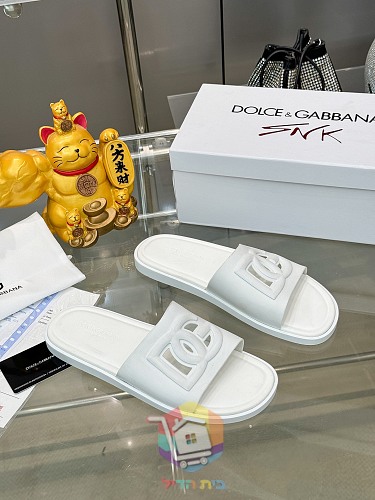 כפכפי Dolce & Gabbana בארבעה גוונים 11