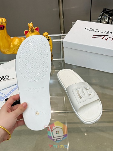 כפכפי Dolce & Gabbana בארבעה גוונים 14