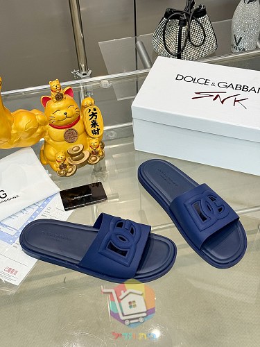 כפכפי Dolce & Gabbana בארבעה גוונים 21