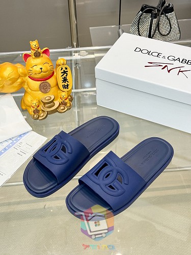 כפכפי Dolce & Gabbana בארבעה גוונים 24