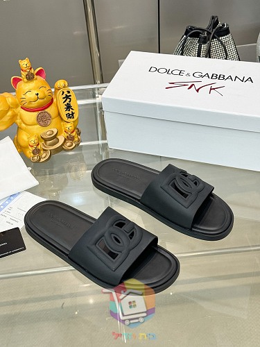 כפכפי Dolce & Gabbana בארבעה גוונים 27