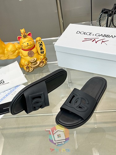 כפכפי Dolce & Gabbana בארבעה גוונים 30