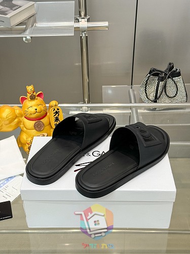 כפכפי Dolce & Gabbana בארבעה גוונים 31