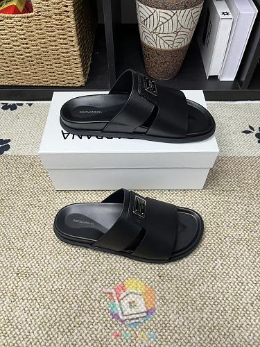 כפכפי Dolce & Gabbana שחורים עם לוחית מתכת 3