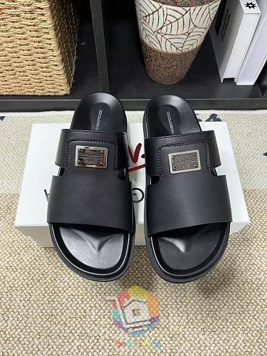 כפכפי Dolce & Gabbana שחורים עם לוחית מתכת 7