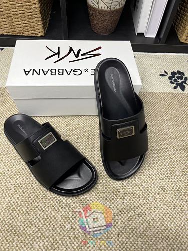 כפכפי Dolce & Gabbana שחורים עם לוחית מתכת 8