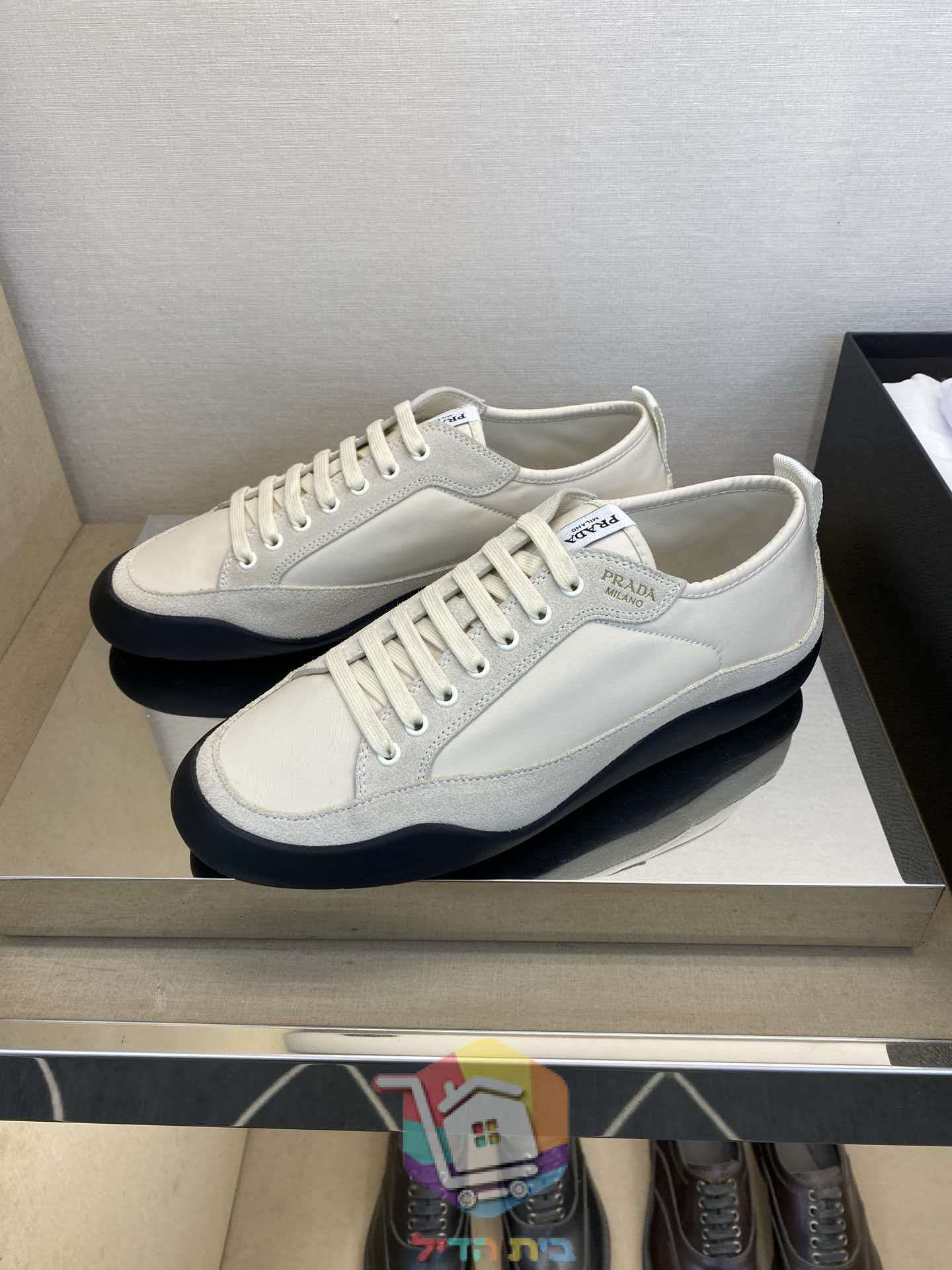 נעלי סניקרס Prada שמנת, שחור