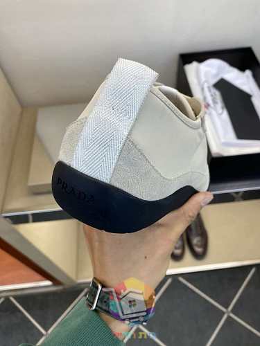 נעלי סניקרס Prada שמנת, שחור 2
