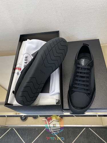 נעלי סניקרס Prada שמנת, שחור 10