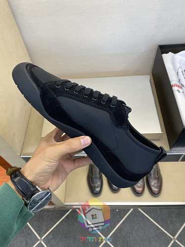 נעלי סניקרס Prada שמנת, שחור 11