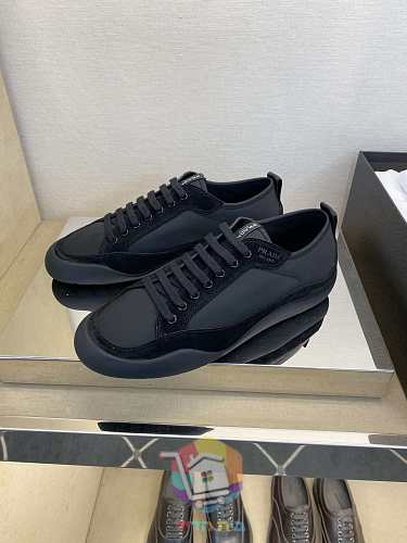 נעלי סניקרס Prada שמנת, שחור 17