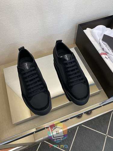 נעלי סניקרס Prada שמנת, שחור 18