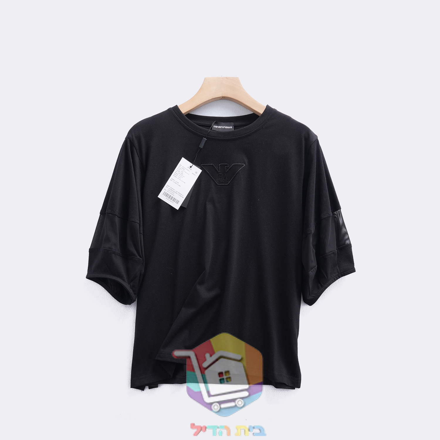 חולצת טי Emporio Armani עם נשר רקום בגוון תואם