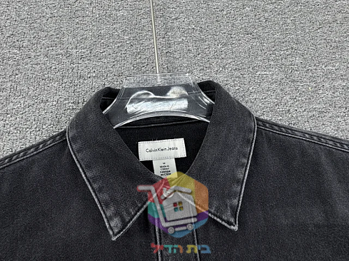 חולצת ג'ינס Calvin Klein בגוון שחור שטוף 20