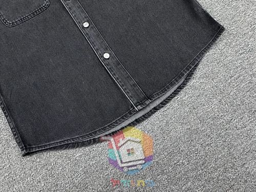 חולצת ג'ינס Calvin Klein בגוון שחור שטוף 23
