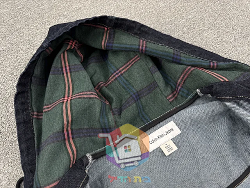 זקט גינס Calvin Klein עם קפוצון מרופד 17